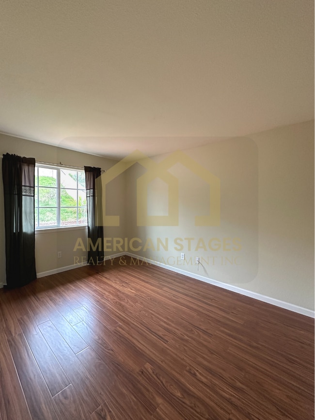 Building Photo - 3037 Buckthorn Ln