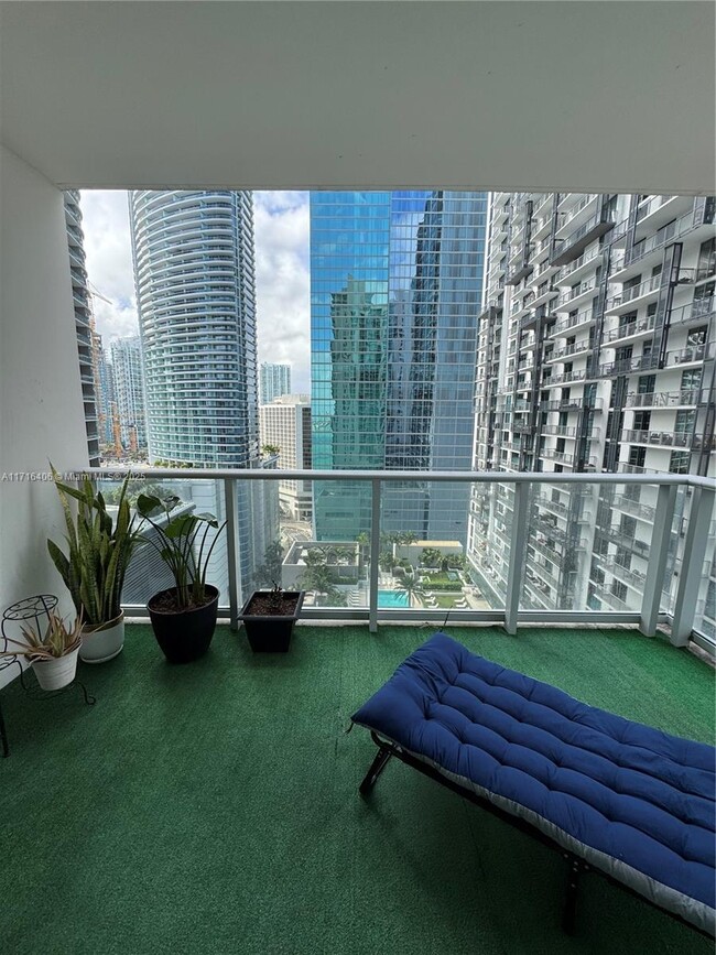 Building Photo - 300 S Biscayne Blvd