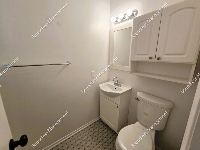 Building Photo - 2572 Woodgreen Dr