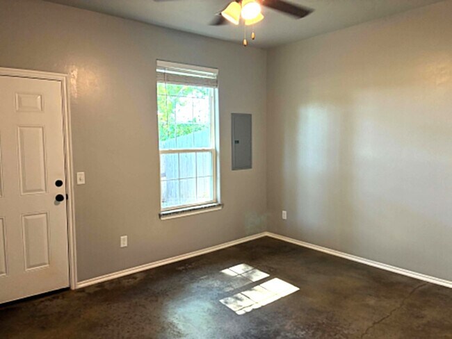 Building Photo - 7508 Redbud Villas Ct