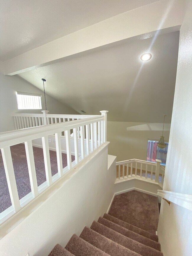 Building Photo - Spacious Home with a Pool & Hot Tub!