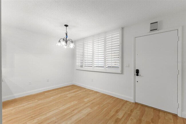 Building Photo - 1001 Pearce Dr