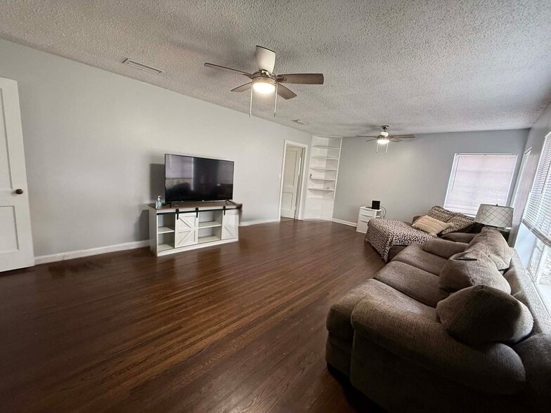 Building Photo - 4101 Olive St