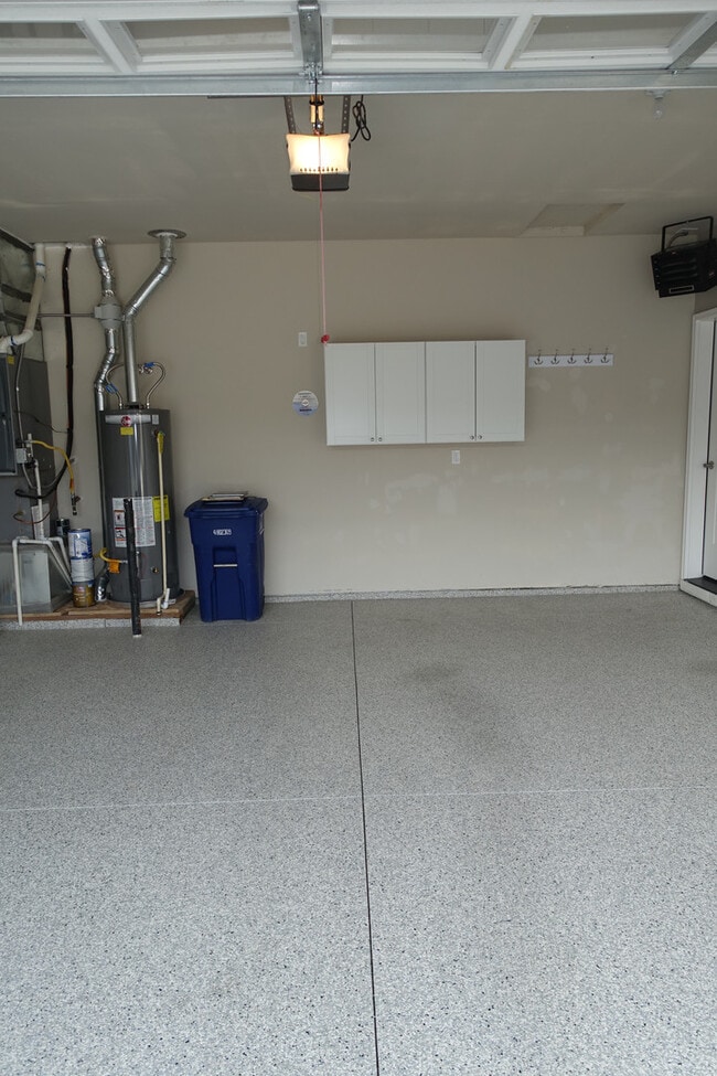 Building Photo - 3-Bedroom Home in Very Private Quiet Setting