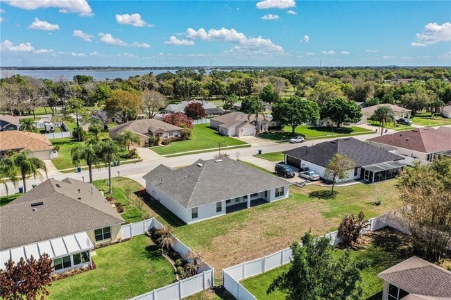 Building Photo - 233 Towhee Rd