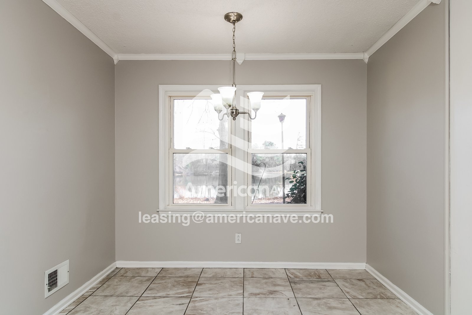 Building Photo - 215 Laurel Meadows Dr