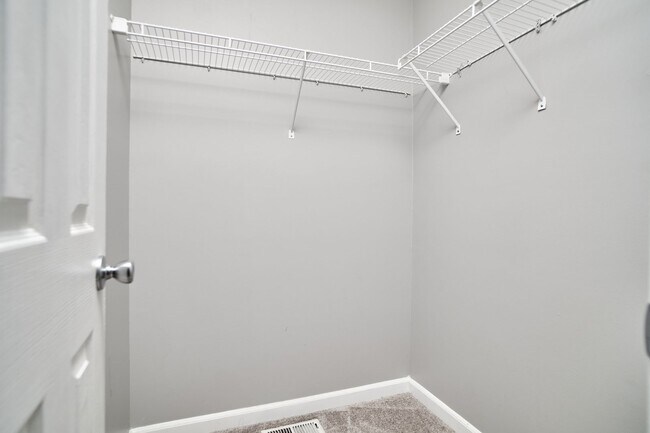 Building Photo - For Rent-4BDRM, 2.5BA Home in Ashwood