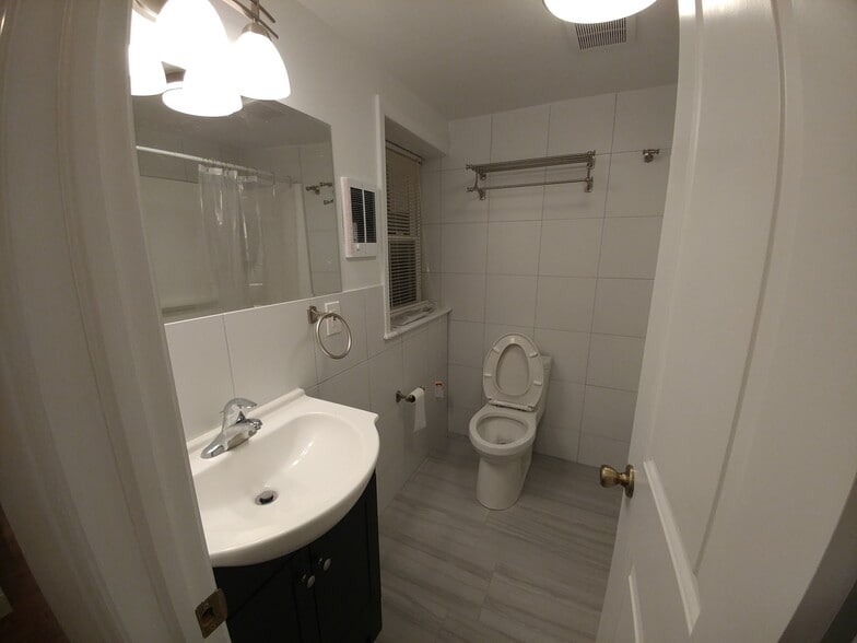 Building Photo - 520 N 15th St