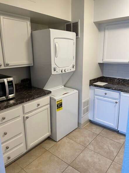 Building Photo - 109 Painters Xing