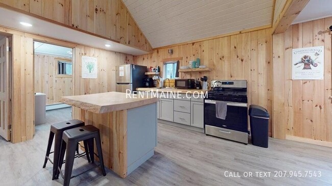 Building Photo - 8 Sand Beach Ln