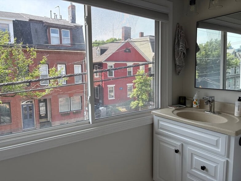 Building Photo - 89 Thorndike St