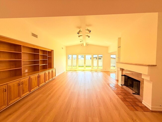 Building Photo - Fantastic Single Story 3 bed - 3 bath with backyard in Malibu - Topanga Beach Area