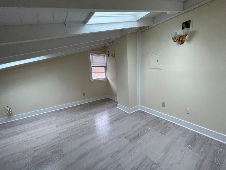 Building Photo - 50 Lawrence St