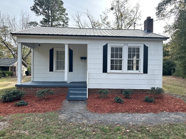 Primary Photo - 512 Gordon St E