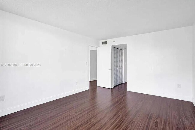 Building Photo - 1501 NE Miami Gardens Dr