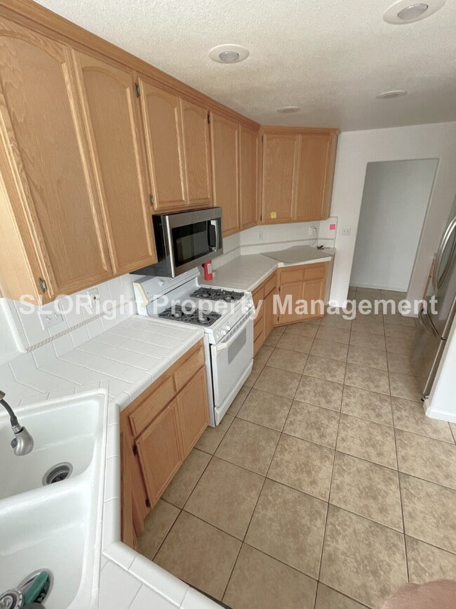 Building Photo - AVAILABLE AUGUST- Beautiful 3 Bed / 2 Bath in Nipomo