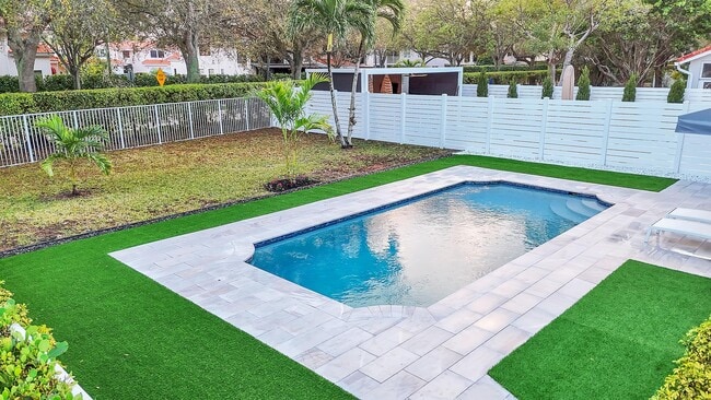 Building Photo - 8608 Vía Giula