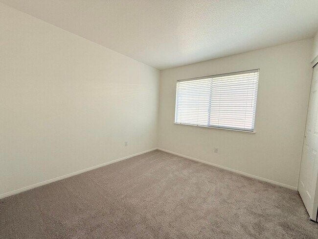 Building Photo - Highly desirable North Summerlin single-fa...