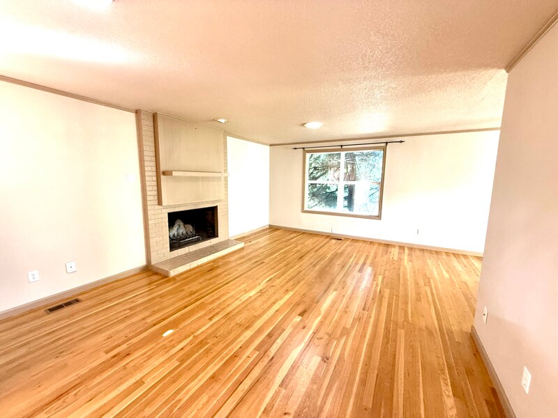 Building Photo - 9087 SW Monterey Pl