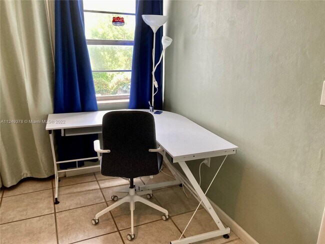 Building Photo - 2460 SW 18th Ave