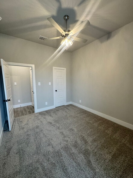 Building Photo - 632 Mooney Dr
