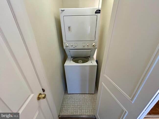 Building Photo - 1027 N Valley Forge Rd