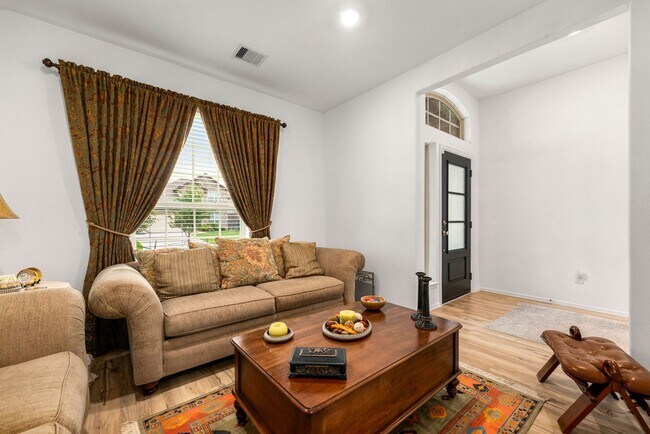 Building Photo - 26611 Daylily Grove St