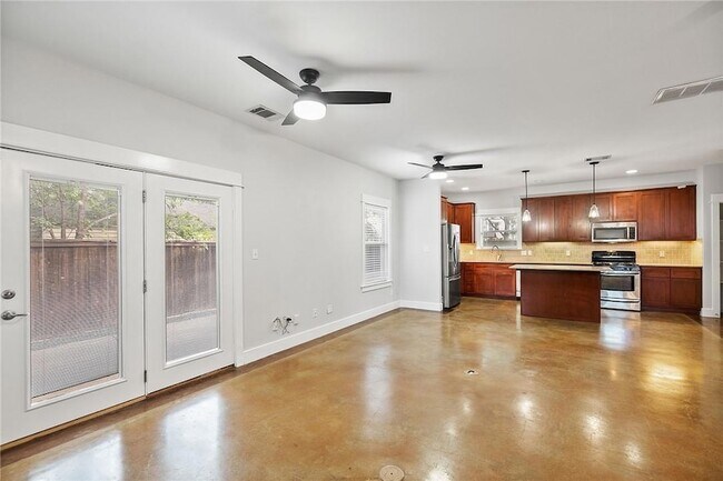 Building Photo - 3207 Holton St