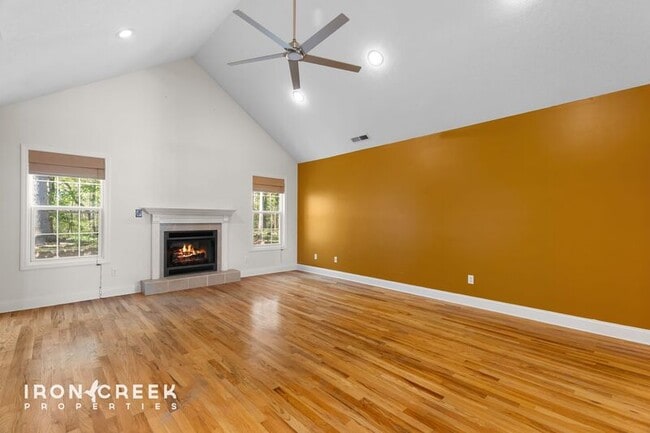 Building Photo - 49 Azalea Dr