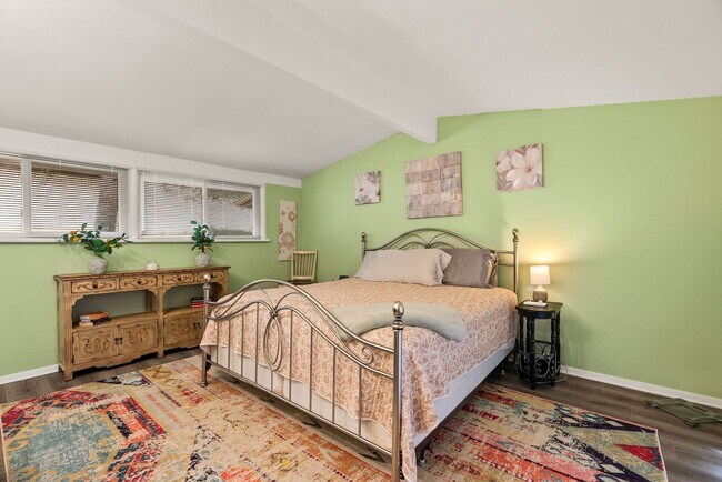 Building Photo - Furnished 3 Bedroom Lakewood Home with Lake View