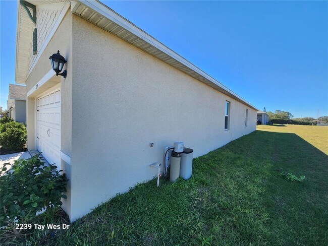 Building Photo - 2239 Tay Wes Dr