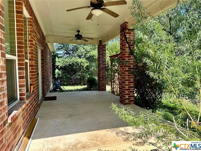 Building Photo - 413 Hunters Hill Dr