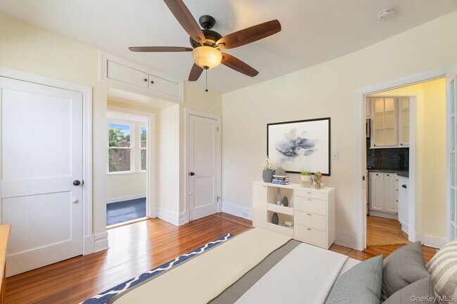 Building Photo - 216 Lakeview Pl