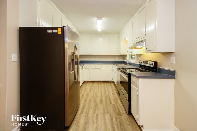 Building Photo - 625 Scott Dr