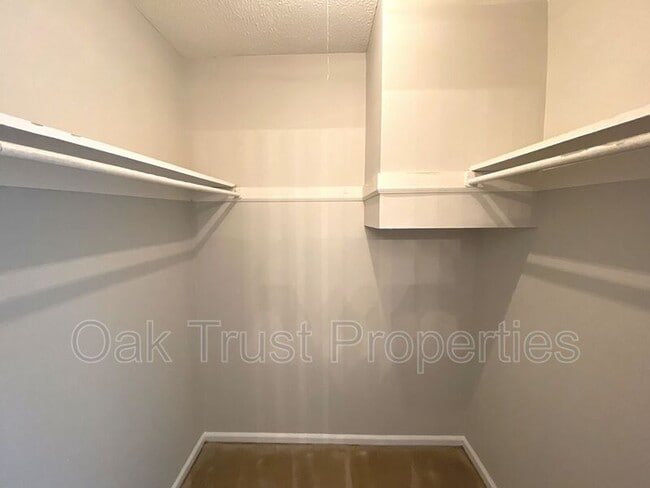 Building Photo - 4428 N Shirley Dr