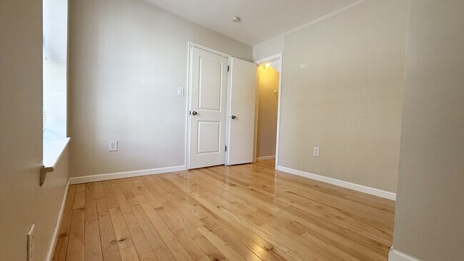Front Bedroom - opposite view, with closet door open - 532 Carpenter St