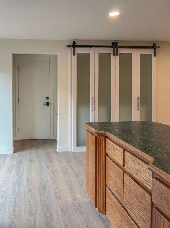 Building Photo - 3 Bedroom 2 Bath in Scappoose- Do Not Miss...