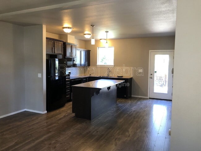 Building Photo - 5 SW Roosevelt Ave