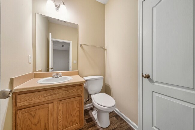 Building Photo - 4750 Ferncrest Pl