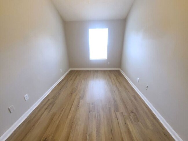 Building Photo - Gorgeous 3BR 2.5BA Home w/ Renovated Kitchen • Fenced Backyard• Garage Parking in Jonesboro