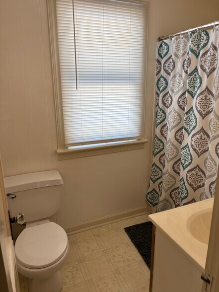 Building Photo - 102 Loch Lane Dr