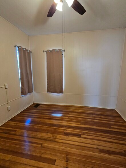 Back Bedroom_02 - 607 Harrison Ave
