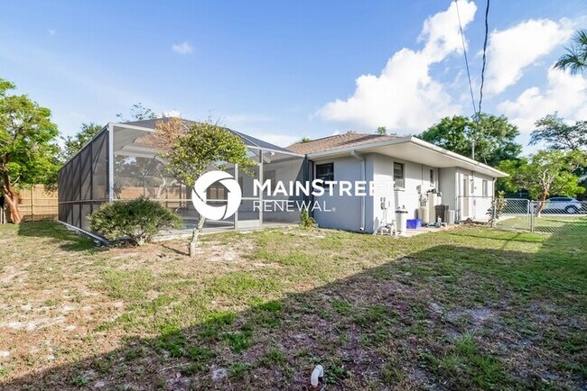 Building Photo - 2 Bedroom Pet-Friendly Home in Venice, FL with Main Street Renewal