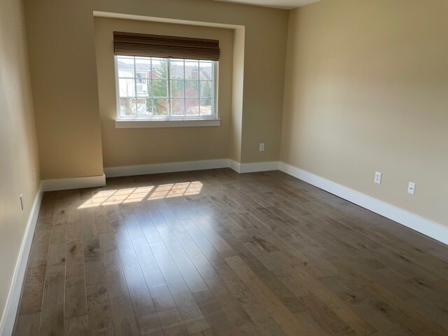 Building Photo - 5735 Acorn Ln