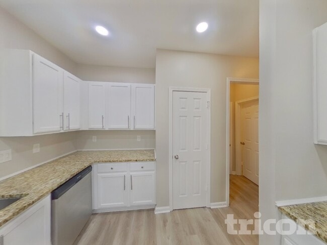 Building Photo - 9106 Valleyview Ct