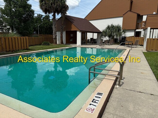 Building Photo - 2-Bedroom Condo with Dual Balconies and POOL in Somerset Village! Close to UF, Shands & the VA!