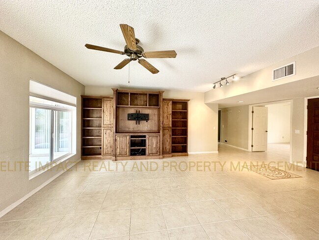 Building Photo - 64427 E Rolling Rock Ct