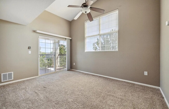 Building Photo - Spacious 2 bedroom, 2 bathroom condo for r...