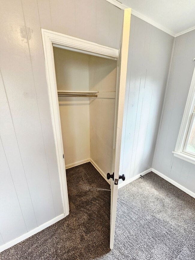 Building Photo - Move-In Ready 2BR/1BA Home w/ 2-Car Garage | Recently Updated