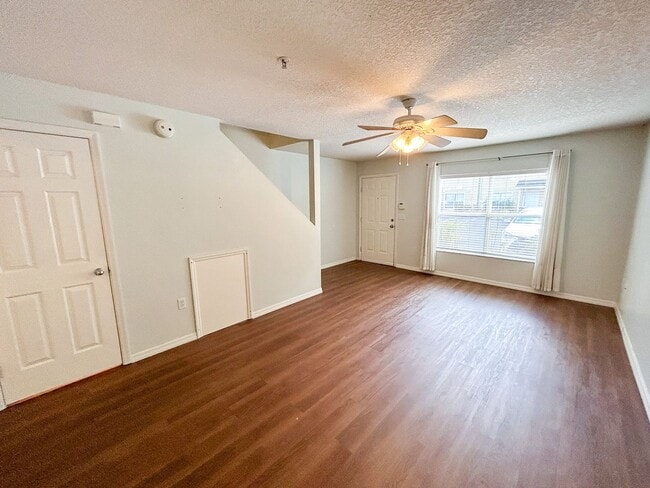 Building Photo - 2/2.5 Cozy Condo in Isabella Park